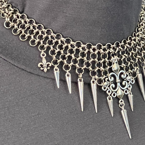 Fleur de Lis Gothic Renaissance Handmade Chainmail Choker Bib Necklace Spikes - Picture 3 of 16